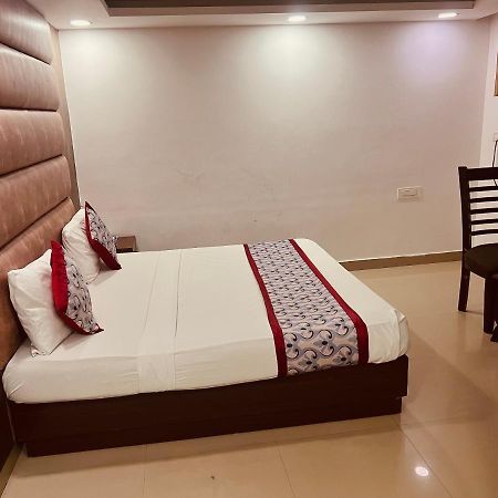 Hotel Asian Plaza Delhi Airport Új-Delhi Kültér fotó