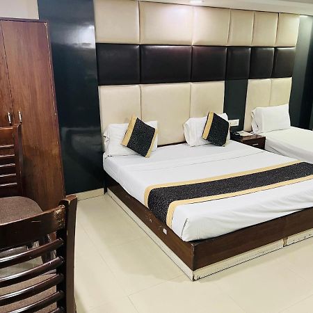 Hotel Asian Plaza Delhi Airport Új-Delhi Kültér fotó