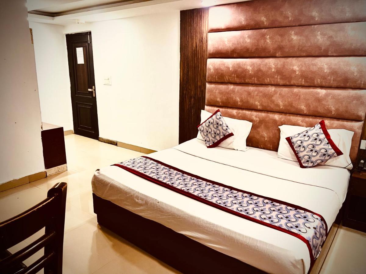 Hotel Asian Plaza Delhi Airport Új-Delhi Kültér fotó