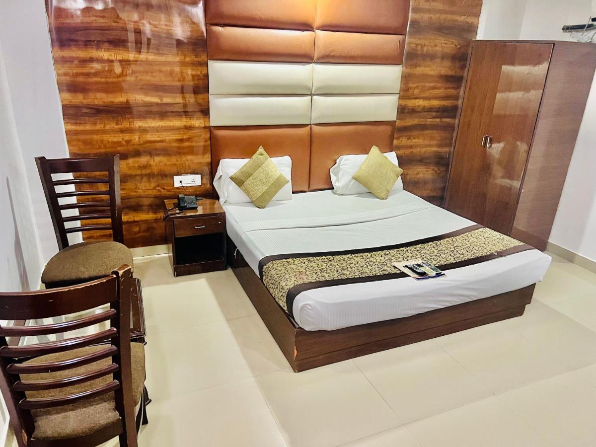 Hotel Asian Plaza Delhi Airport Új-Delhi Kültér fotó