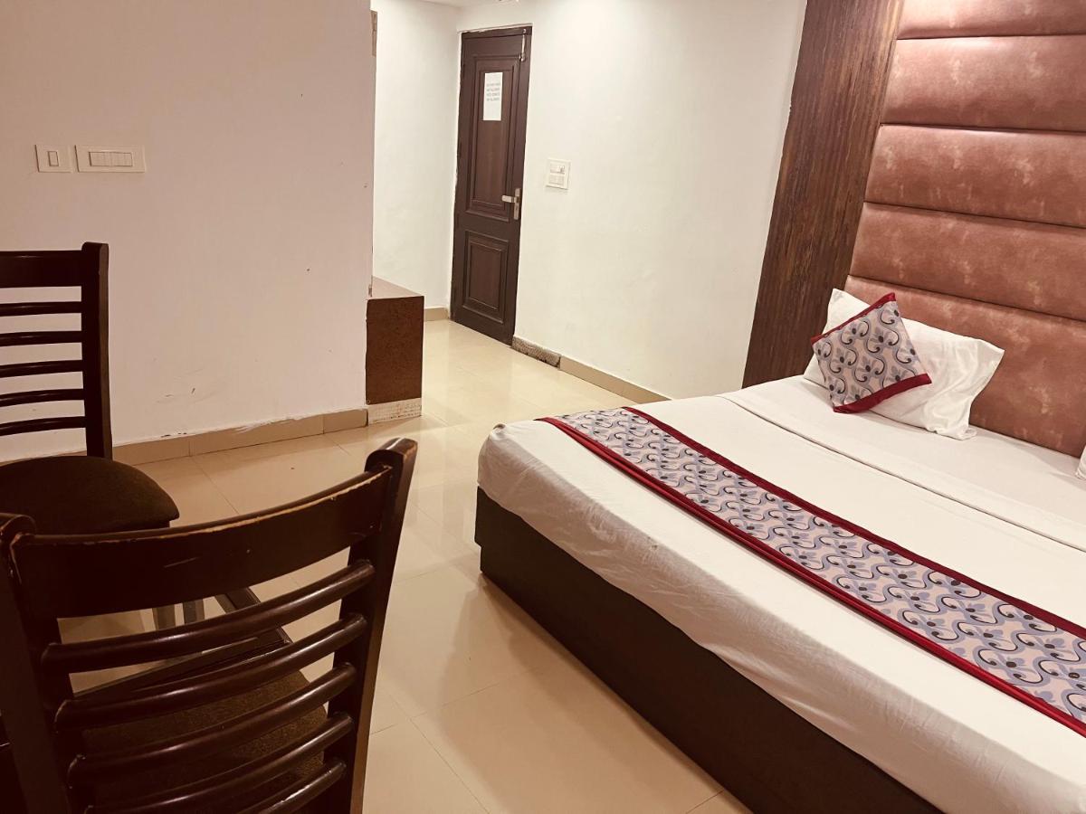 Hotel Asian Plaza Delhi Airport Új-Delhi Kültér fotó