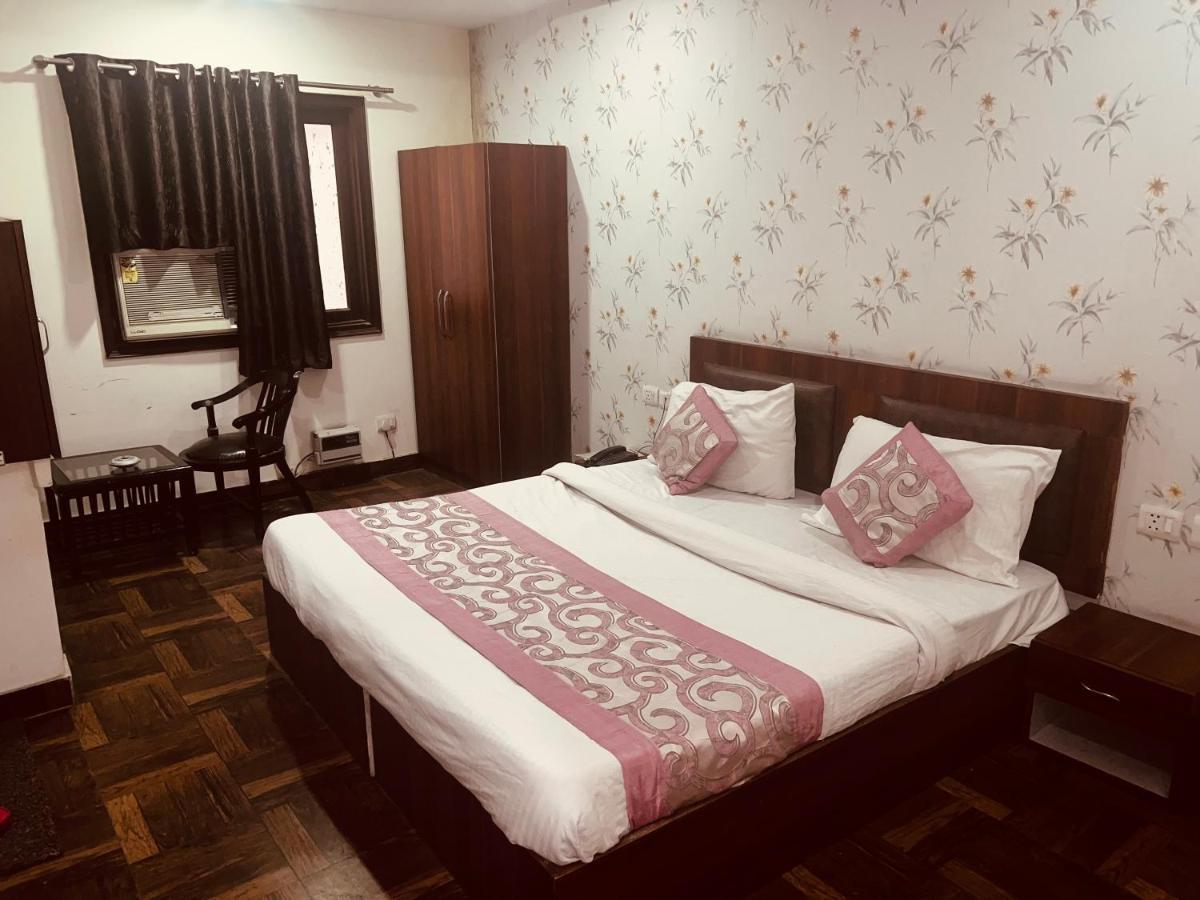 Hotel Asian Plaza Delhi Airport Új-Delhi Kültér fotó